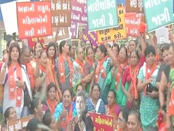 BJP workers protest against Rahul Gandhi in rajkot gujarat over his remark baout woman in shakha BJP workers protest against Rahul Gandhi in rajkot gujarat over his remark baout woman in shakha