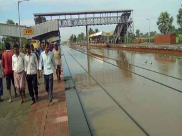 Munger-Bhagalpur rail root disturbed, Three express been stopped Munger-Bhagalpur rail root disturbed, Three express been stopped