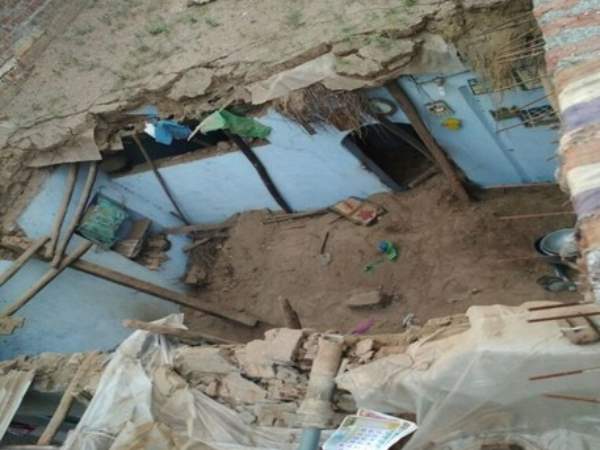 Four killed when roof collapsed in Maharashtra Four killed when roof collapsed in Maharashtra