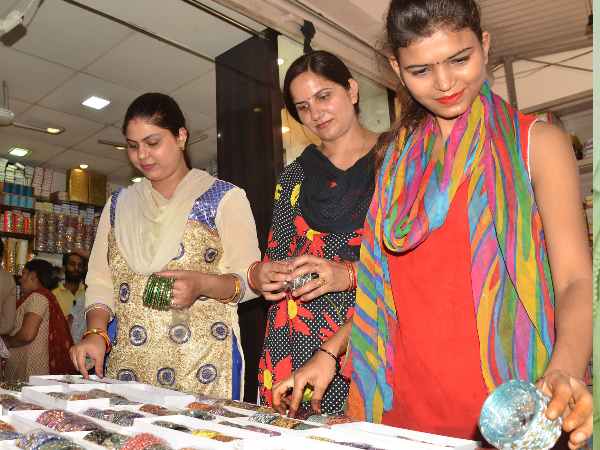ladies likes salman khan local brand bangle in saharanpur ladies likes salman khan local brand bangle in saharanpur