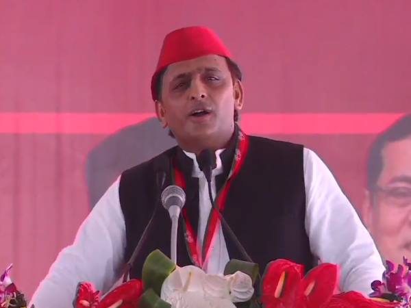 आगरा में समाजवादी पार्टी के राष्ट्रीय अधिवेशन में अखिलेश चुने गए अध्यक्ष आगरा में समाजवादी पार्टी के राष्ट्रीय अधिवेशन में अखिलेश चुने गए अध्यक्ष
