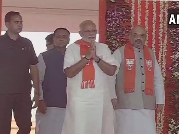 LIVE: गुजरात गौरव महासम्मेलन में पहुंचे पीएम मोदी और शाह LIVE: गुजरात गौरव महासम्मेलन में पहुंचे पीएम मोदी और शाह