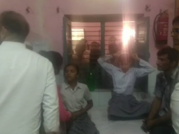 उत्तर प्रदेश के शामली में गैस रिसाव, 500 स्कूली बच्चे बीमार उत्तर प्रदेश के शामली में गैस रिसाव, 500 स्कूली बच्चे बीमार