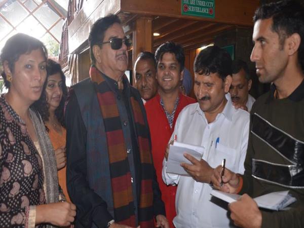 Shatrughna Sinha targets Modi from praise of Yashwant Sinha Shatrughna Sinha targets Modi from praise of Yashwant Sinha