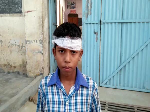 Bulandshahr: Student been injured by School manager then threat to suspend Bulandshahr: Student been injured by School manager then threat to suspend