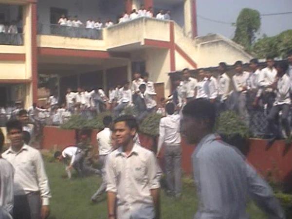 rampage in School by students in Meerut rampage in School by students in Meerut