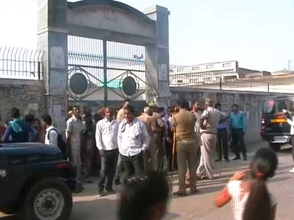 Students agitated when they stopped to give UPTET Exam Students agitated when they stopped to give UPTET Exam