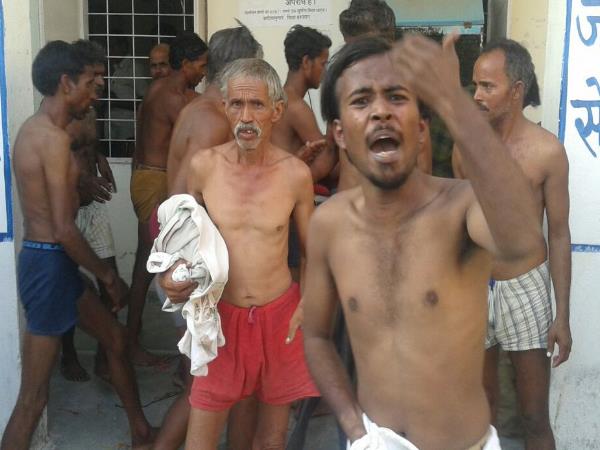 police lathi-charge on congress members in Tikamgarh Madhya Pradesh police lathi-charge on congress members in Tikamgarh Madhya Pradesh