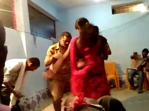 Drunk Policeman suspend for Dance with nachaniya in Bihar Drunk Policeman suspend for Dance with nachaniya in Bihar