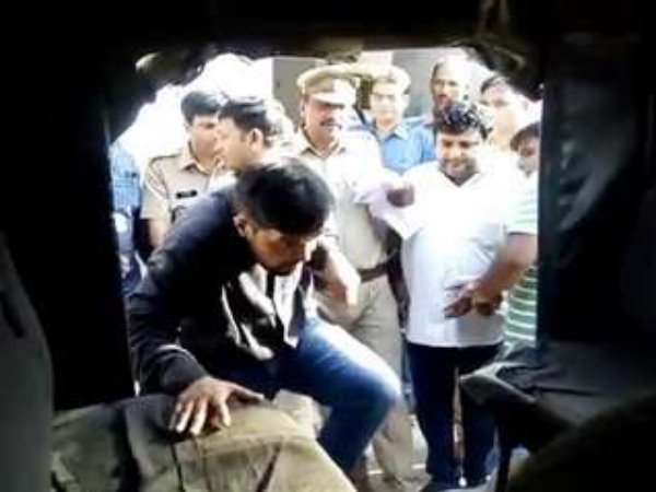 Many Munna Bhais and Girls caught in UPTET exam 2017 Many Munna Bhais and Girls caught in UPTET exam 2017