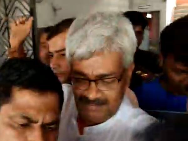 रायपुर अदालत ने बढ़ाई पत्रकार विनोद वर्मा की न्यायिक हिरासत की अवधि रायपुर अदालत ने बढ़ाई पत्रकार विनोद वर्मा की न्यायिक हिरासत की अवधि