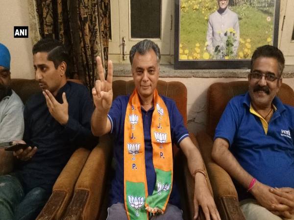 हिमाचल चुनाव से पहले कांग्रेस को बड़ा झटका, ये मंत्री भाजपा में हुआ शामिल हिमाचल चुनाव से पहले कांग्रेस को बड़ा झटका, ये मंत्री भाजपा में हुआ शामिल