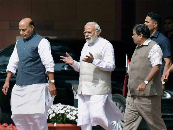 मोदी कैबिनेट फैसला, गुजरात के कांडला पोर्ट का नाम बदलकर किया दीनदयाल पोर्ट मोदी कैबिनेट फैसला, गुजरात के कांडला पोर्ट का नाम बदलकर किया दीनदयाल पोर्ट