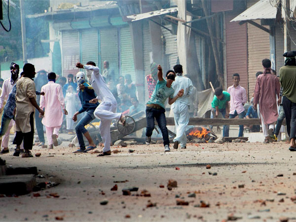 सरकार ने ढूढ़ा पैलेट गन का विकल्प, AK-47 से निकलेगी प्लास्टिक की गोलियां सरकार ने ढूढ़ा पैलेट गन का विकल्प, AK-47 से निकलेगी प्लास्टिक की गोलियां