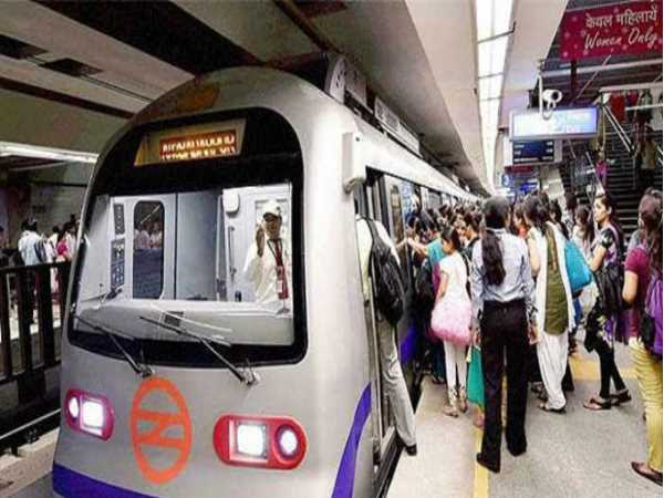 दिल्ली मेट्रो एक और झटका देने की तैयारी में, बढ़ेगा किराया दिल्ली मेट्रो एक और झटका देने की तैयारी में, बढ़ेगा किराया