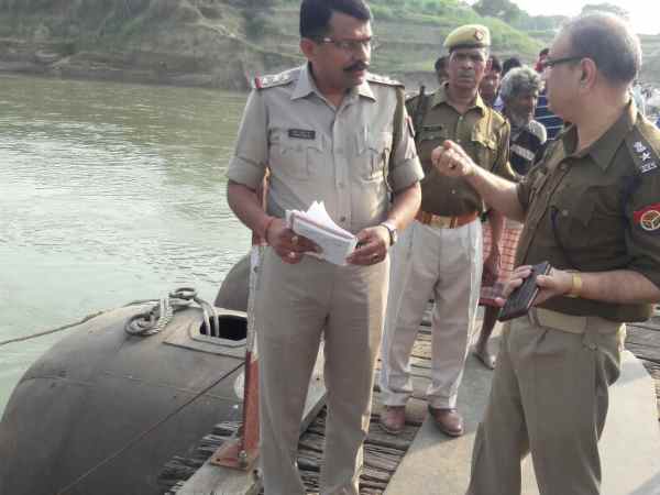 बहन की विदाई के लिए जा रहे थे उसके घर