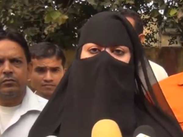 स्कूटी खड़ी कर पानी पीने गए