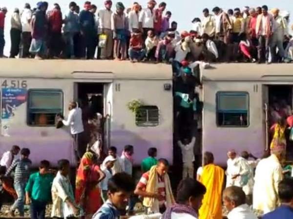 आस्था के नाम पर खतरा मोल