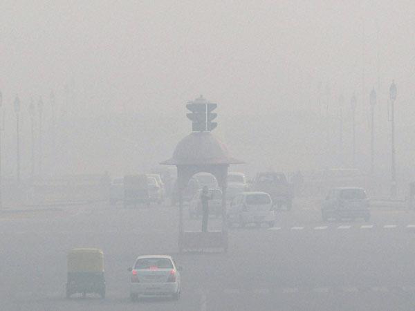 स्मॉग की वजह से विजिबिलिटी हुई कम