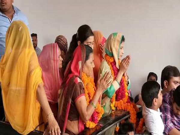 शपथपत्र में दाखिल किए दो आधार