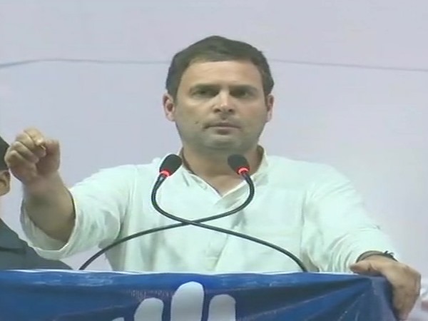 गुजरात के सूरत में राहुल गांधी बोले, अगर हम सत्ता में आए और आपने जीएसटी में कोई बदलाव करने को कहा तो उसे तुरंत बदल देंगे गुजरात के सूरत में राहुल गांधी बोले, अगर हम सत्ता में आए और आपने जीएसटी में कोई बदलाव करने को कहा तो उसे तुरंत बदल देंगे