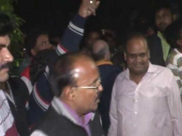 मेरठ जिला प्रभारी ने कहा