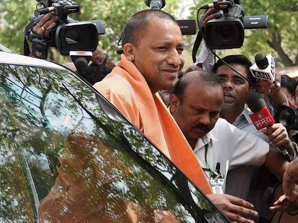 सीएम ऑफिस और सचिवालय भगवा रंग में