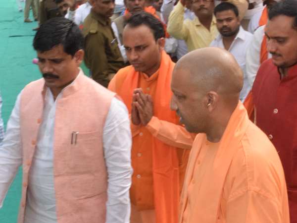 योगी के सामने एक साथ दिखे धुर विरोधी विनीत व सुशील सिंह