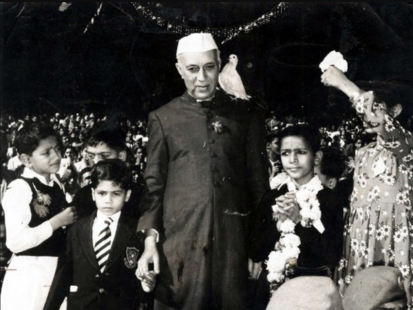 इंग्लैंड से पूरी की पढ़ाई
