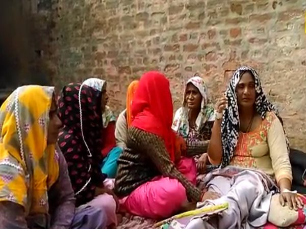 एक सप्ताह से बैठी हैं भूख हड़ताल पर
