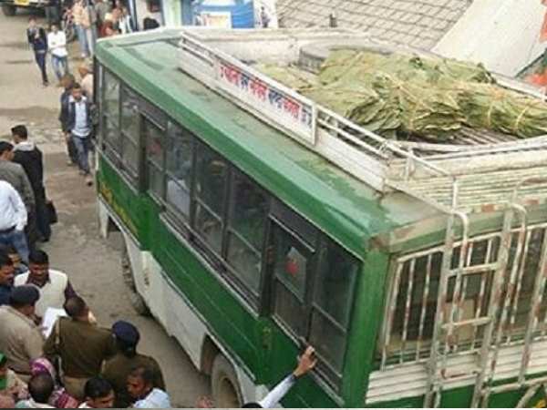 बस हादसे के बाद लोगों का फूटा गुस्सा