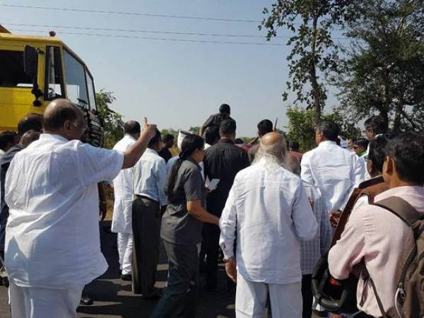 शरद पवार ने रुकवाया काफिला