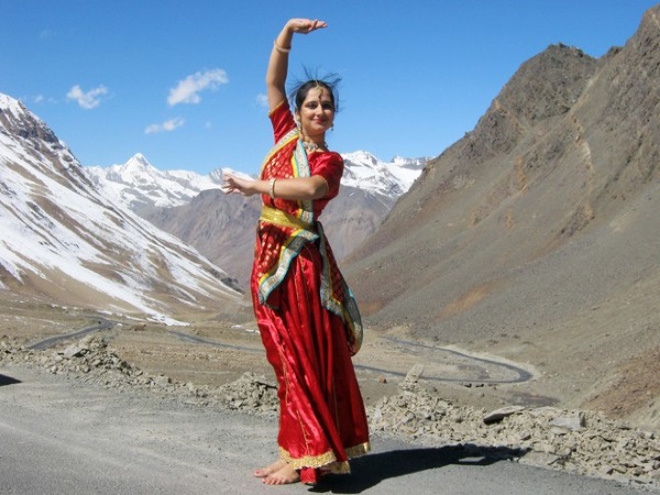 -4 डिग्री सेल्सियस के तापमान में 7 मिनट तक कथक नृत्य किया