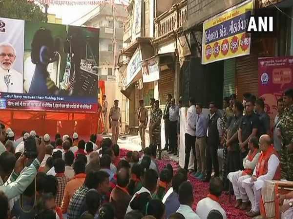 अहमदाबाद: भाजपा अध्यक्ष अमित शाह ने भी सुनी 'मन की बात' अहमदाबाद: भाजपा अध्यक्ष अमित शाह ने भी सुनी 'मन की बात'