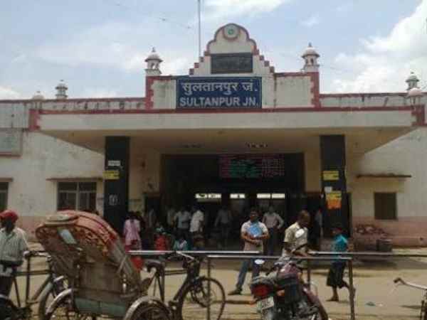 ट्रेनों के रूट चेंज