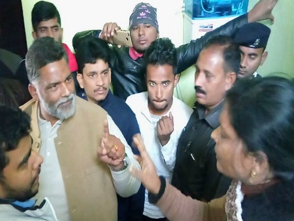 डॉक्टर ने गरीबी का मजाक उड़ाया