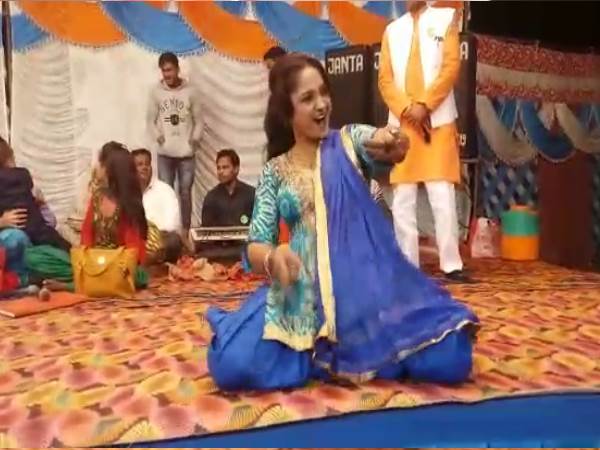 रागनी कलाकारों ने किया ताबड़तोड़ डांस