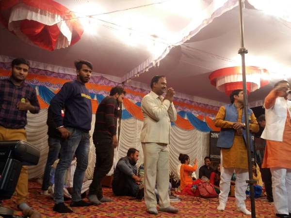 वोटरों को लुभाने के लिए अपनाया हथकंडा