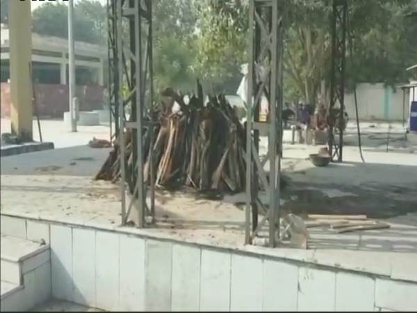 पति पहुंचा था अंतिम संस्कार के लिए