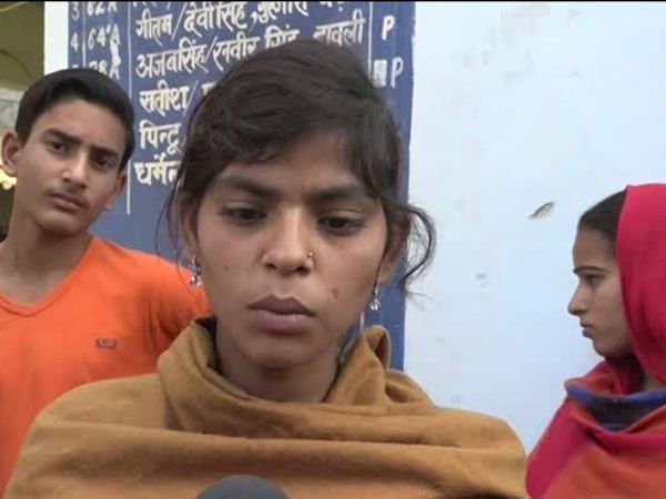 कपड़े धोने बैठी बेटी के मिला सुराग