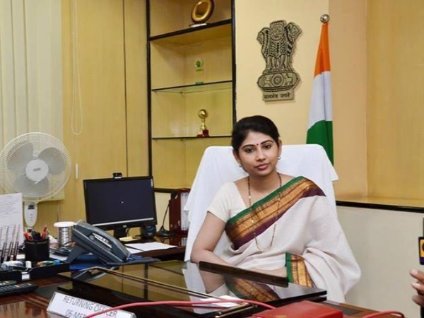 स्मिता सभरवाल को जनता का अधिकारी भी कहा जाता है