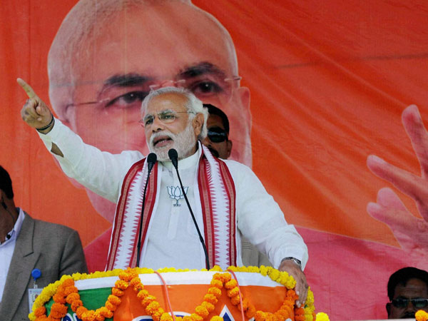 नरेंद्र मोदी ने गुजराती अस्मिता को सामने खड़ा कर दिया