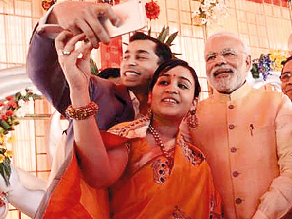 मोदी की तारीफ कर चुकी हैं अपर्णा