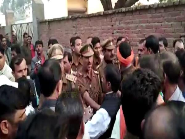 कोतवाली पहुंचे थे फर्जी वोटिंग की शिकायत करने
