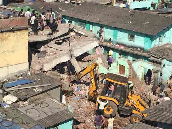 मुंबई में 4 मंजिला इमारत गिरने से 1 शख्स की मौत और 3 लोग घायल, करीब 16 लोगों के मलबे में दबे होने की आशंका मुंबई में 4 मंजिला इमारत गिरने से 1 शख्स की मौत और 3 लोग घायल, करीब 16 लोगों के मलबे में दबे होने की आशंका
