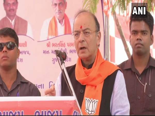 26/11: जेटली ने साधा पाक पर निशाना, कहा- हाफिज सईद की रिहाई के खिलाफ पूरी दुनिया एकजुट 26/11: जेटली ने साधा पाक पर निशाना, कहा- हाफिज सईद की रिहाई के खिलाफ पूरी दुनिया एकजुट