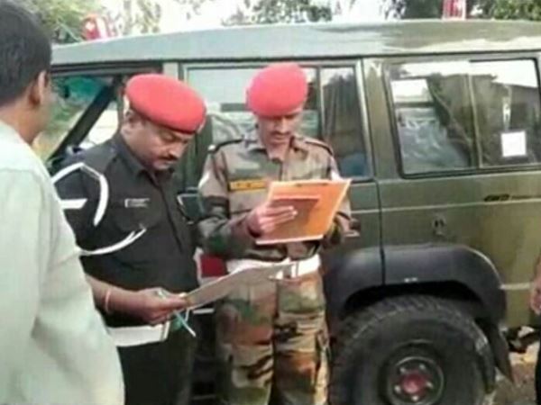 उत्तर प्रदेश: इलाहाबाद मिलिट्री हॉस्पिटल से एम्बुलेंस लेकर भागा फौजी, फिल्मी स्टाइल में कानपुर में गिरफ्तार उत्तर प्रदेश: इलाहाबाद मिलिट्री हॉस्पिटल से एम्बुलेंस लेकर भागा फौजी, फिल्मी स्टाइल में कानपुर में गिरफ्तार