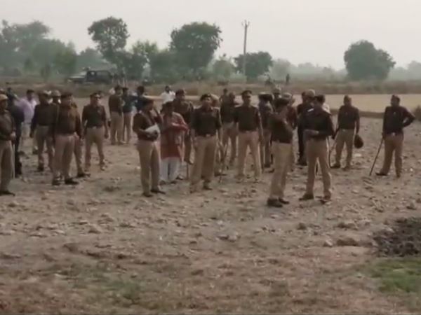 उत्तर प्रदेश: शौचालय को लेकर दो पक्षों में झड़प, फायरिंग में एक व्यक्ति गंभीर रूप से घायल उत्तर प्रदेश: शौचालय को लेकर दो पक्षों में झड़प, फायरिंग में एक व्यक्ति गंभीर रूप से घायल
