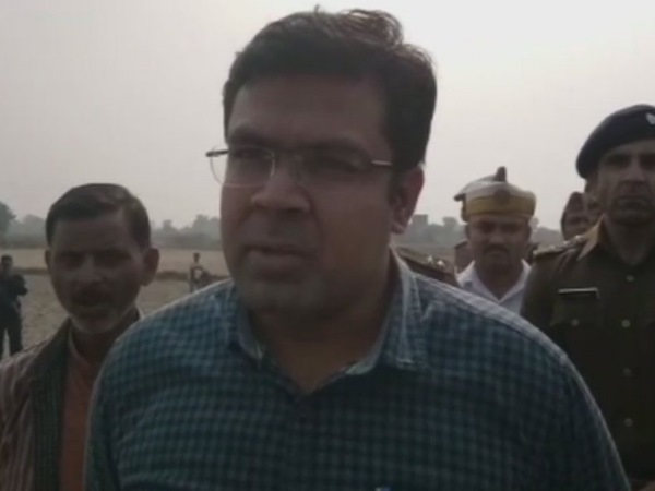उत्तर प्रदेश: शौचालय को लेकर दो पक्षों में झड़प, फायरिंग में एक व्यक्ति गंभीर रूप से घायल उत्तर प्रदेश: शौचालय को लेकर दो पक्षों में झड़प, फायरिंग में एक व्यक्ति गंभीर रूप से घायल