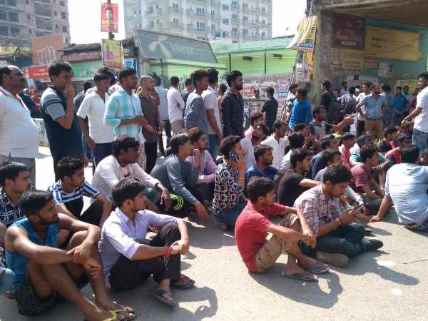 ABVP attack on Rahul Dubey supporters in kashi vidyapeeth, Varanasi ABVP attack on Rahul Dubey supporters in kashi vidyapeeth, Varanasi